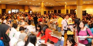 Suasana antusias calon pembeli di Jakarta Garden City
