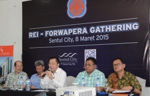 Ketua DPP REI Eddy Hussy saat diskusi dengan Forwapera