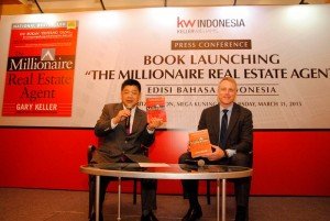 President Keller Williams Realty Indonesia Tony Eddy (kiri) saat peluncuran buku.