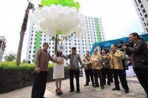 Prosesi topping off Green Lake View, Ciputat