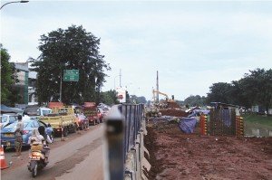 Proyek pelebaran jalan raya Kalimalang.