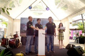 (Kiri-Kanan), Cahyo Satrio Prakoso, Advisory Board PT Gading Development Tbk., Budiawan Lebar, Direktur Utama PT Gading Development Tbk. dan Denny Nandar Haulian, Direktur PT Gading Development Tbk. secara simbolis memencet tombol sirene sebagai penanda mulai dibangunnya apartemen The Spring Residences (29/8)