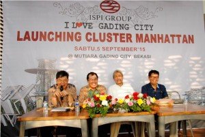 Komisaris Utama ISPI Group Preadi Ekarto (paling kiri) saat press conference Cluster Manhanttan Mutiara Gading City