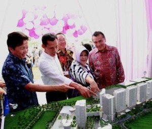 Direksi Sentul City dan AEON Mall usai penandatanganan kerjasama