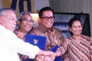 Menteri PUPR Basuki Hadimuljono, Sekjen Kementerian PUPR Taufik Widjoyono, Dirut Perumnas Himawan Arief dan Menteri BUMN Rini Hariani Soemarno