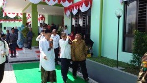 Direktur Jenderal Penyediaan Perumahan Kementerian PUPR Syarif Burhanuddin (tengah) saat peresmian Rusunawa Pondok Pesantren Siti Nur Sa'adah di Sidoarjo, Jawa Timur