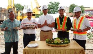Direktur Utama Kopelland Bogi Aditya (tengah) saat mengunjungi persiapan groundbreaking proyek