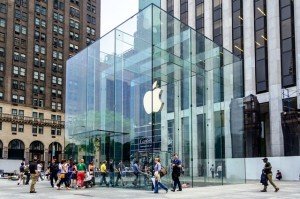 Harga sewa ruang ritel di Toko Apple, New York mencapai $3.000 per meter persegi.