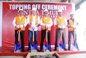 (Kiri Ke Kanan) : Donny Wijaya selaku Chief Operation Officer (COO) PT. Bakrie Pangripta Loka, Andre R Makalam selaku Director PT. Bakrie Pangripta Loka, Windoko selaku Chief Design & Construction Officer (CDCO) PT. Bakrie Pangripta Loka, Agus Susilo selaku Chief Finance Officer (CFO) PT. Bakrie Pangripta Loka, dan SofyanNudin selaku Dirut PT. NUANSA ASRI SELARAS  (MAIN KONTRAKTOR)