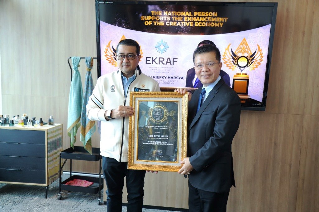 Teuku Riefky Harsya